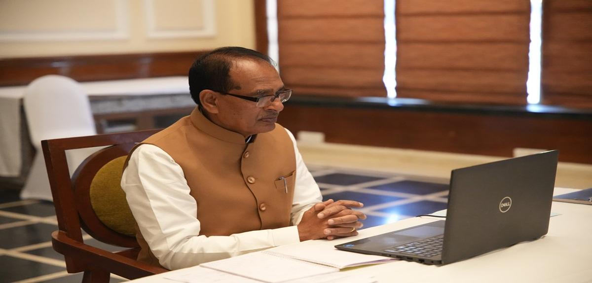 Union Agriculture and Rural Development Minister Shivraj Singh Chouhan made the officers take a pledge of goal-oriented service on the New Year.