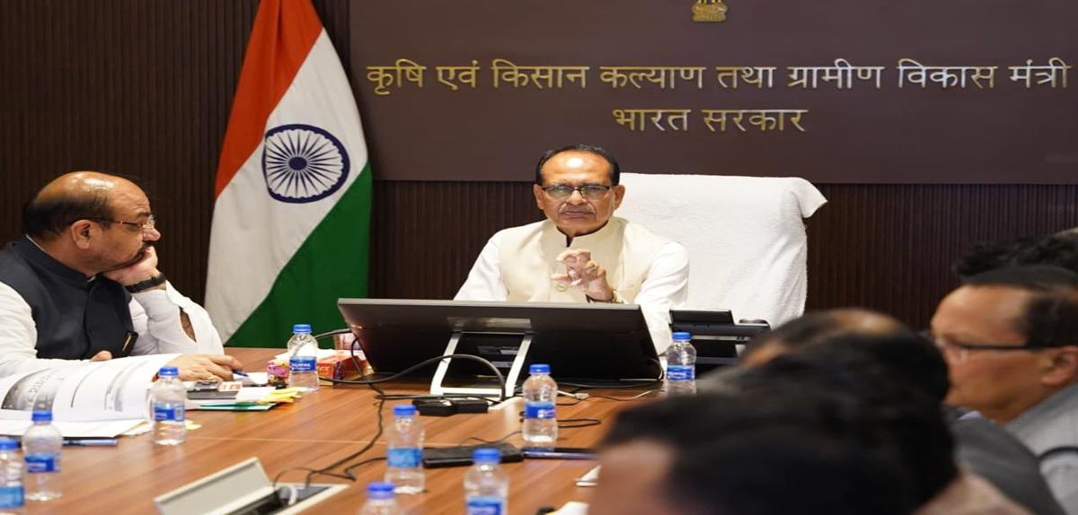 Agriculture Minister Shri Shivraj Singh Chouhan held a detailed review meeting of the museum's stores including museum stores, saleable items, drought management, historical documents etc.