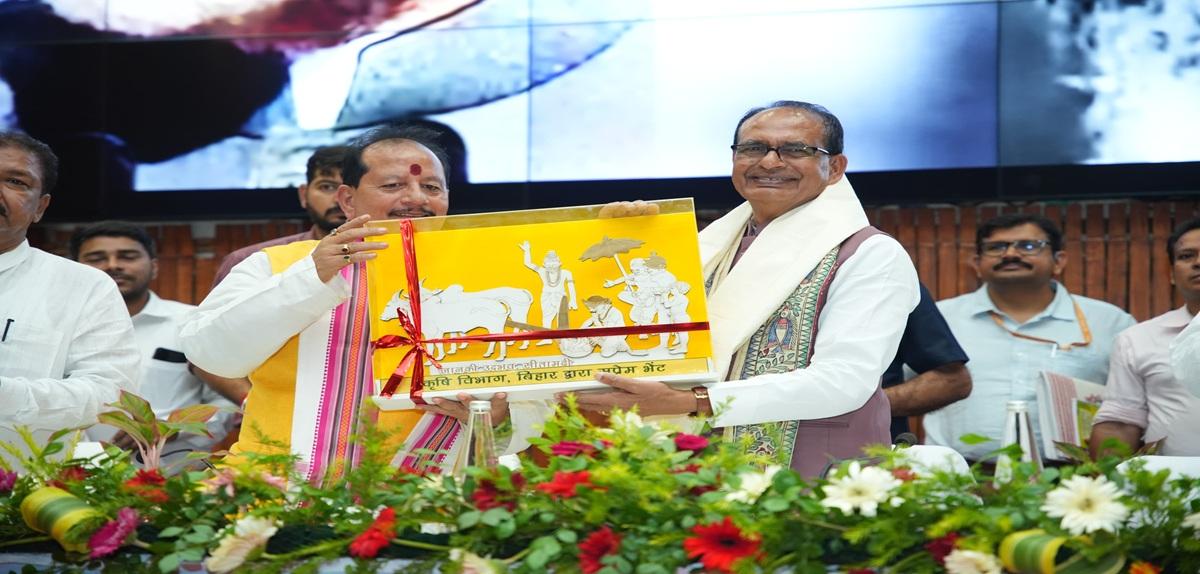 Union Minister Shri Shivraj Singh Chouhan praised him in the "Krishi Jan Kalyan Samvad" in Patna.