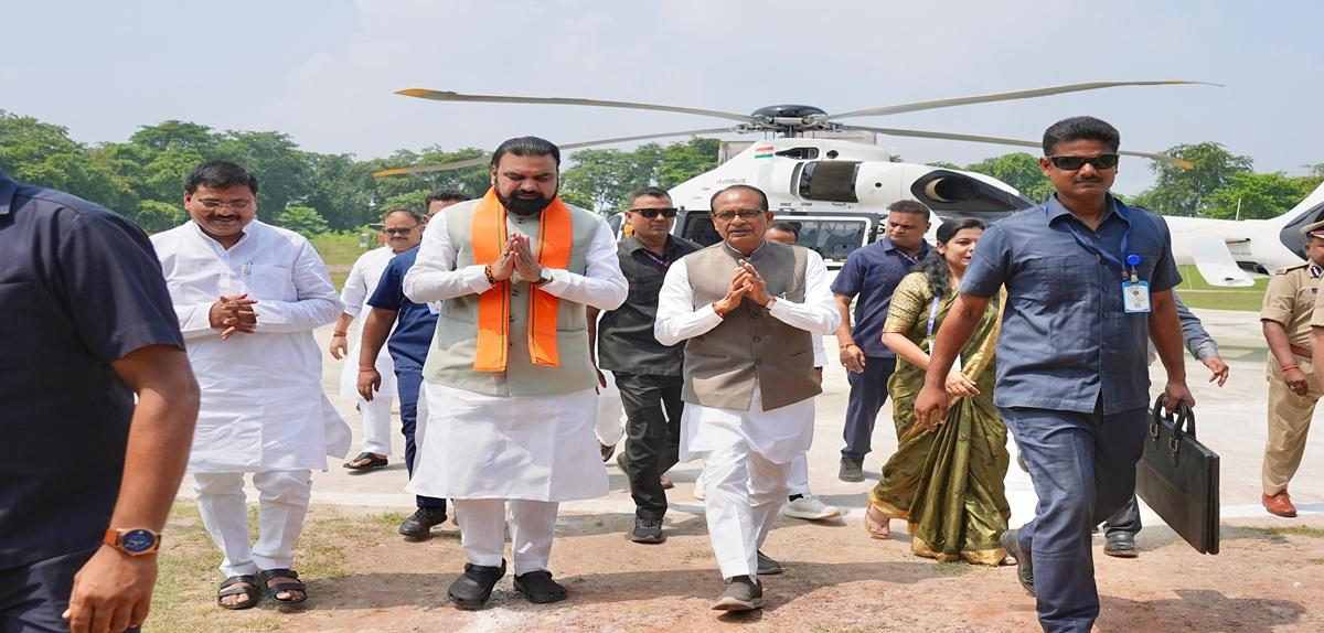 Union Minister Shivraj Singh Chouhan arrived in Bihar on the instructions of Prime Minister Narendra Modi and, along with Deputy Chief Minister Samrat Choudhary, took stock of the flood situation and crop damage.