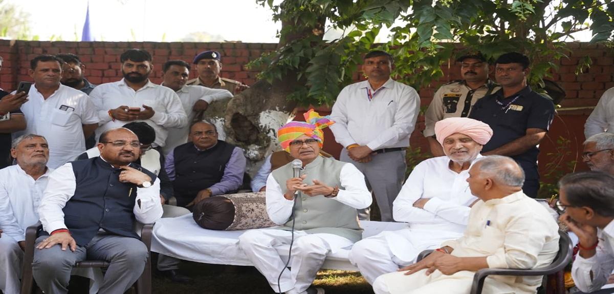 Union Agriculture Minister Shri Shivraj Singh Chouhan interacted directly with farmers at a Chaupal during the 'Khet Bachao Abhiyan' in Karnal, Haryana.